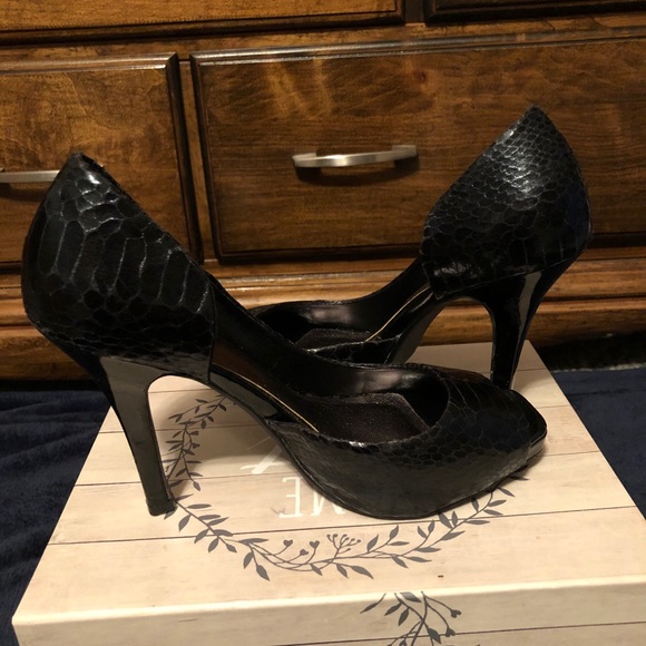 Mandee Faux Snakeskin Open-Toe Heels Size 6.5 - Picture 6 of 13